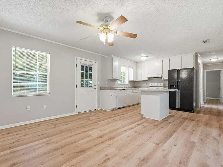 106 Andrews Ave — Photo 13