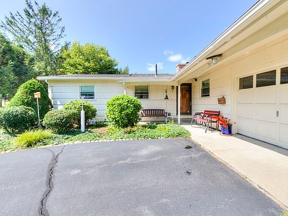 2nd image of 6 Burtenmar Cir