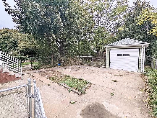 5th image of 116-33 203rd St