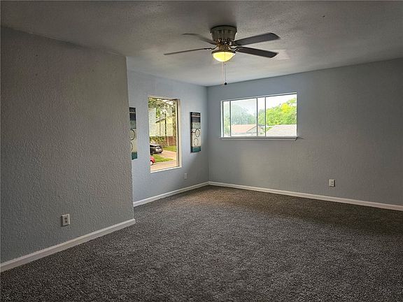 5th image of 932 Waterview St