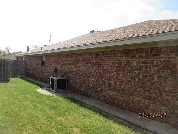 4th image of 2610 Fir St