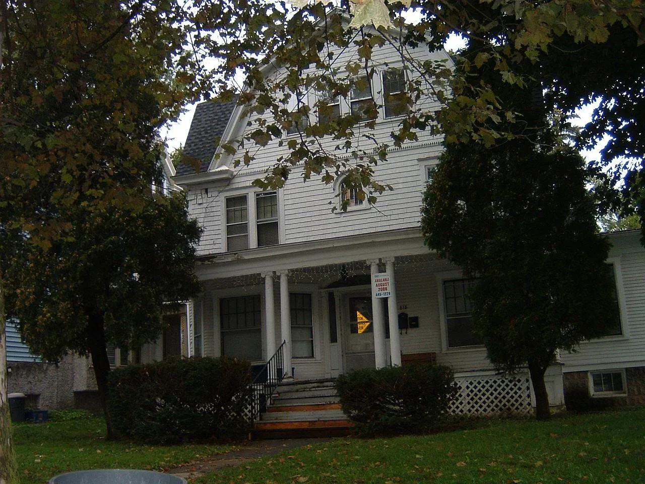 818 Westcott St photo 1