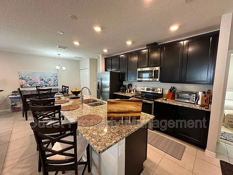 3 bed, 2.0 bath, 1616 sqft, $2,149 — Photo 4