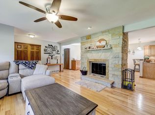 W226N8100 Longview Dr, Lisbon, WI