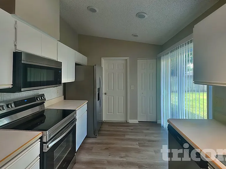 27 Princess Rose Dr — Photo 5