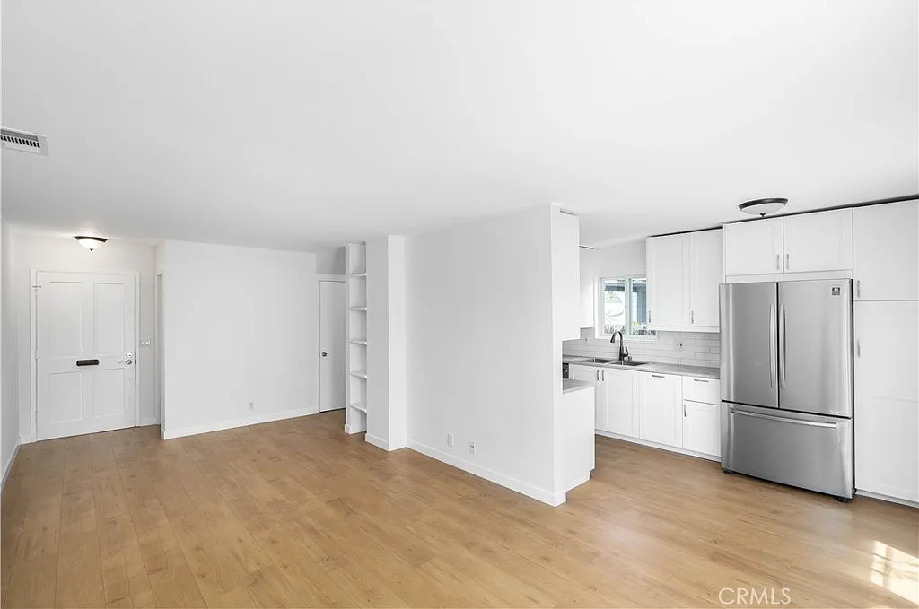 3 bed, 1.5 bath, 1150 sqft, $4,945 — Photo 2