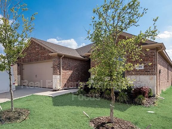 2nd image of 809 Meadow Wood Ln