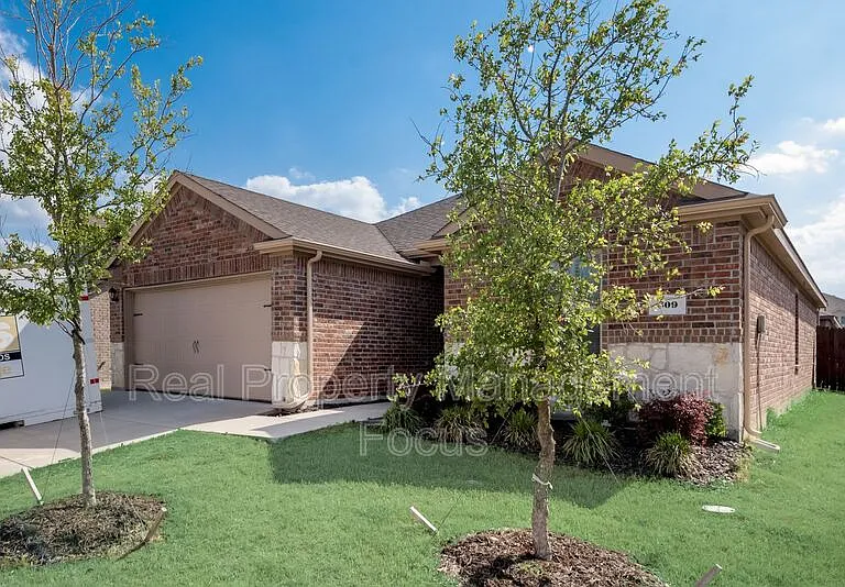 809 Meadow Wood Ln — Photo 2