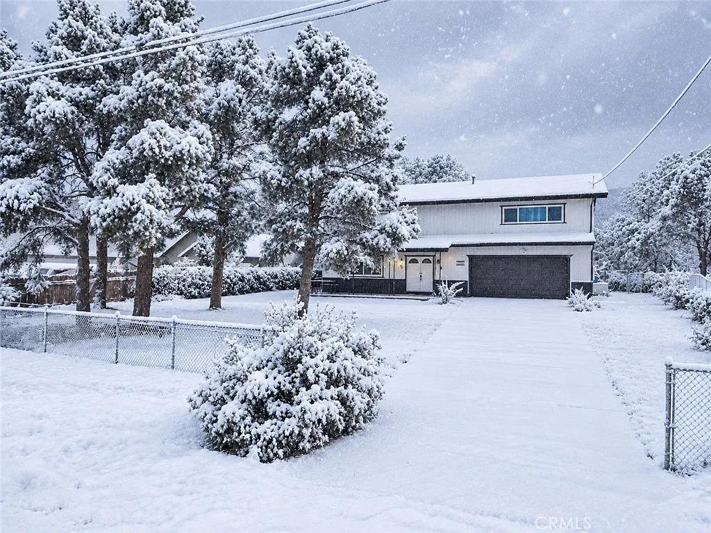 4 bed, 2.5 bath, 2845 sqft, $3,250 — Photo 1