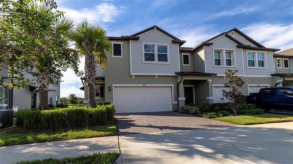 3 bed, 2.5 bath, 1851 sqft, $2,200 — Photo 3