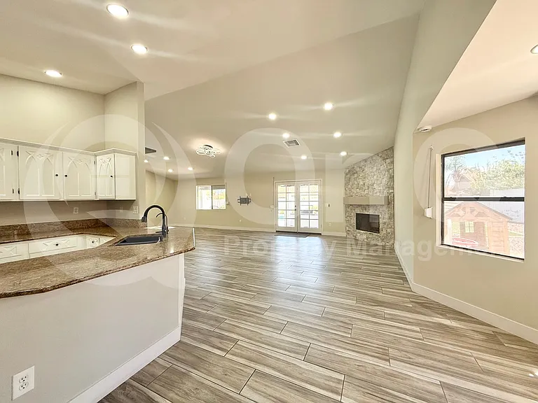 4341 E Betty Elyse Ln — Photo 7