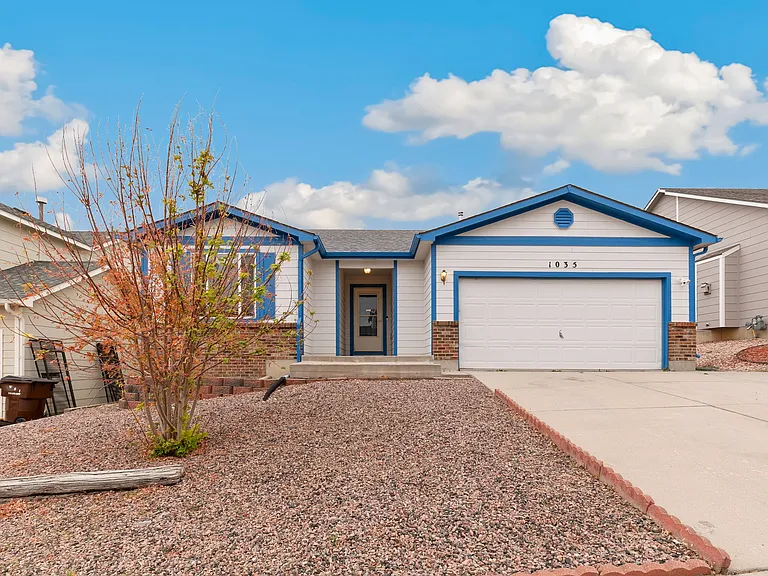1035 Lords Hill Dr — Photo 3