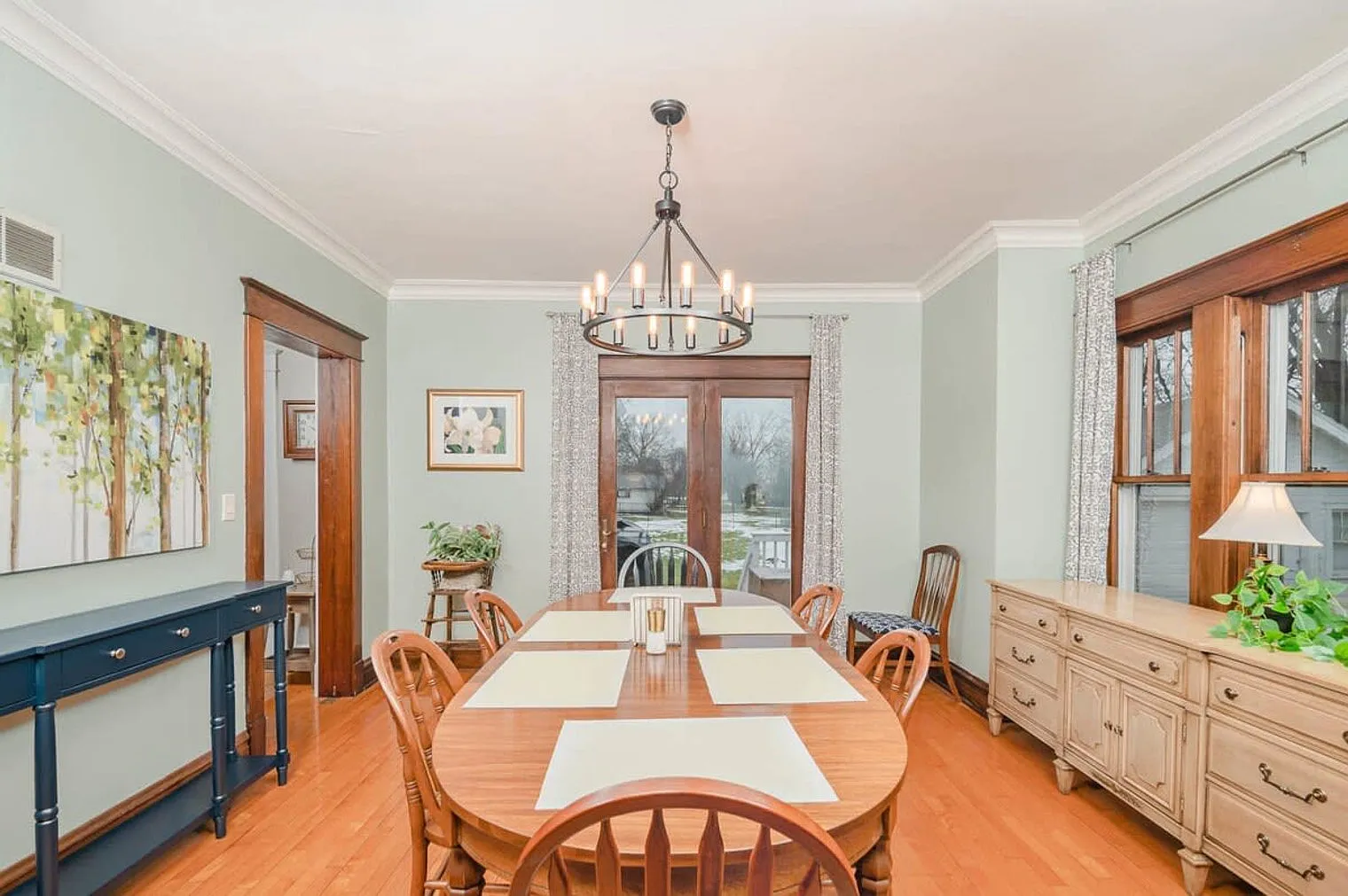 3 bed, 2.0 bath, 1991 sqft, $4,236 — Photo 3