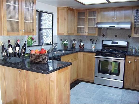 5th image of 1227 Huntington Dr APT A
