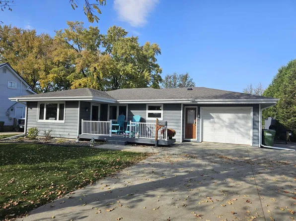 124 4th Ave SW, Cresco, IA 52136