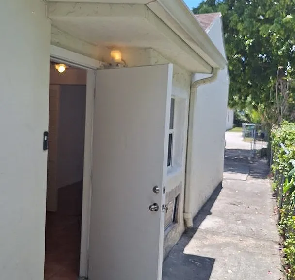 715 NW 116th Ter — Photo 9