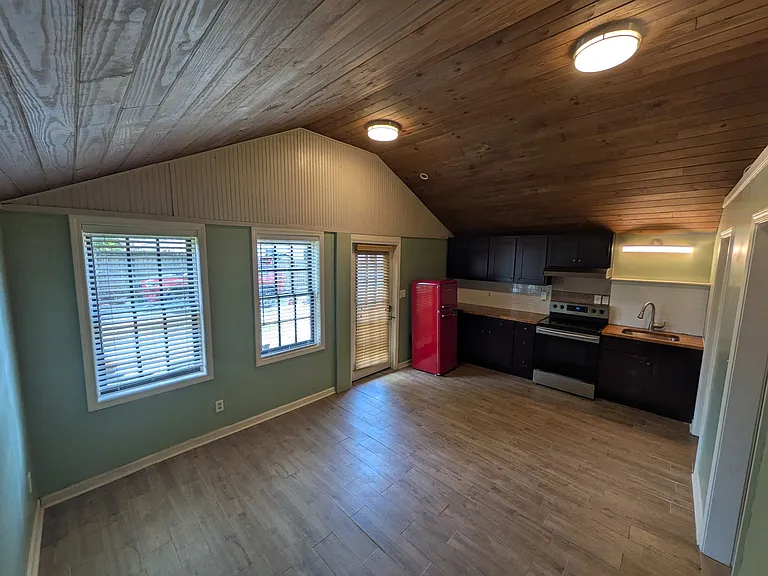 1720 Greenwood Ave #B — Photo 6