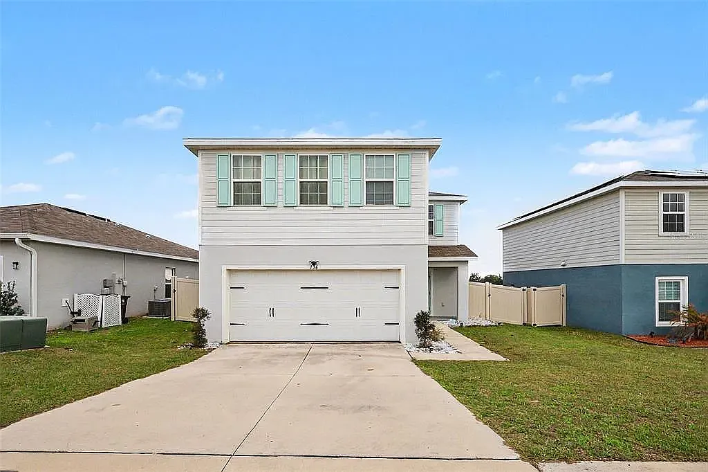 4 bed, 2.5 bath, 1920 sqft, $2,350 — Photo 1