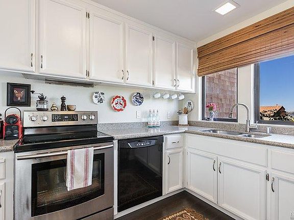 2nd image of 367 Headlands Ct