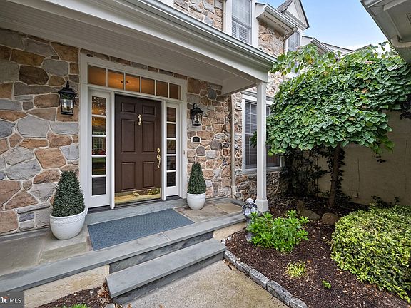 3rd image of 309 Applebrook Dr