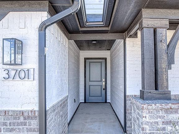 3rd image of 3701 Alta Vista Dr