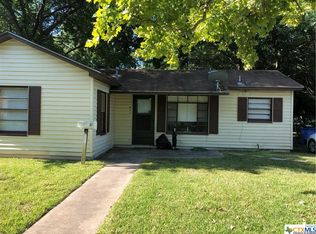 827 E Humphreys St, Seguin, TX 78155