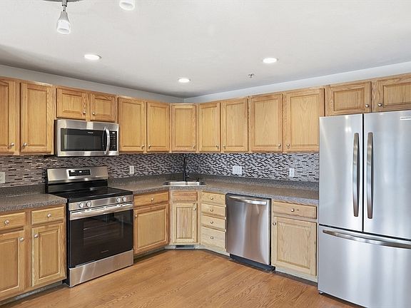 5th image of 34 Mountain Laurel Ln