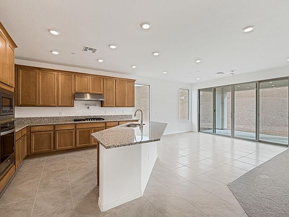 2nd image of 10 Sun Lily Ln