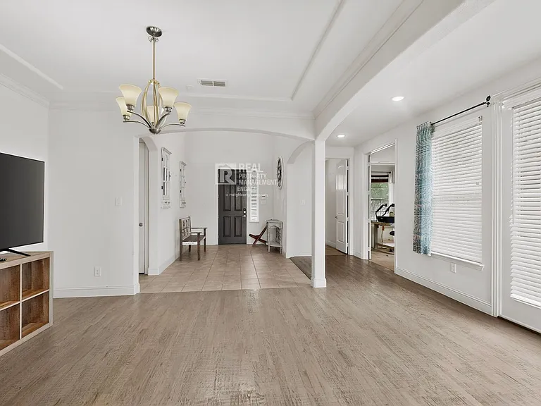 151 Darian Dr — Photo 7