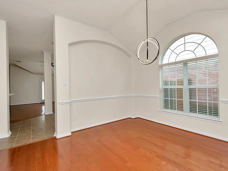 16510 Bluff Springs Dr — Photo 10