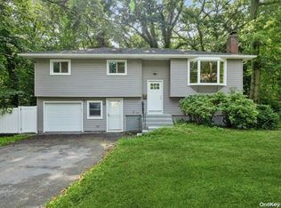 6 Regal Dr, Huntington, NY 11743