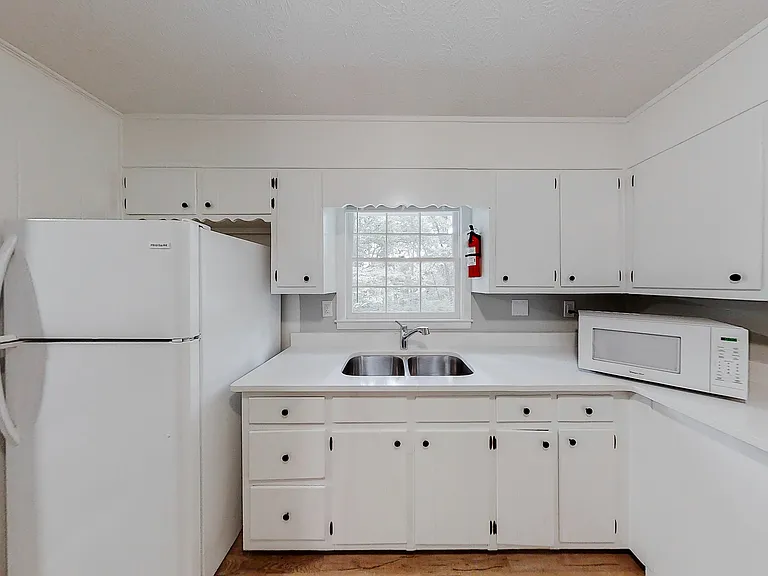 Anderson Dr — Photo 8