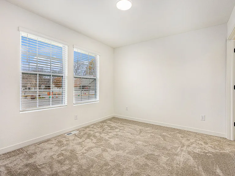 1835 Kingfisher Cir — Photo 16