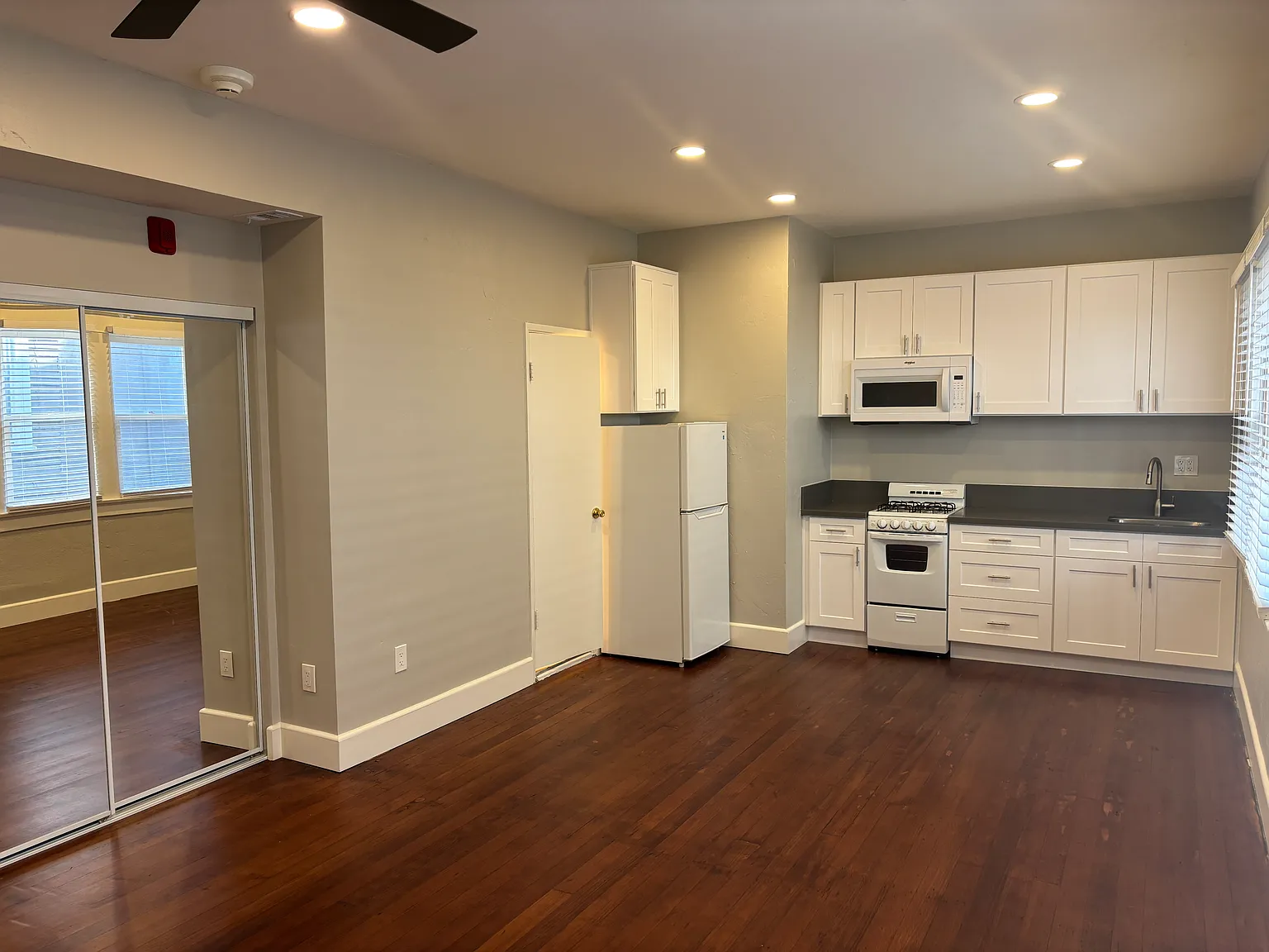 Studio, 400 sqft, $1,500 — Photo 2