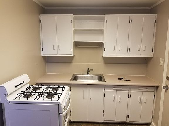3rd image of 232 1/2 S Lewis St