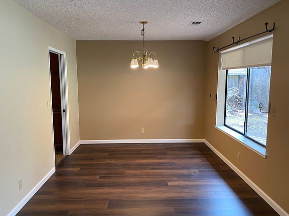 3rd image of 838 Dorset Way