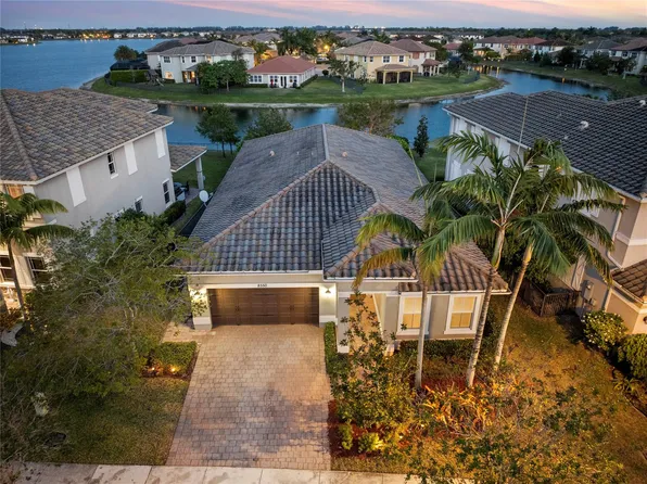 8550 Lakeside Bend, Parkland, FL 33076