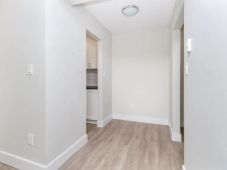 579 Rosehill St — Photo 15