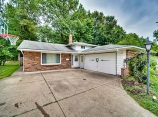 4167 Brendan Ln, North Olmsted, OH