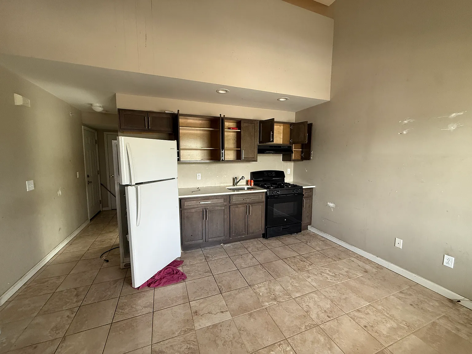 2 bed, 950 sqft, $2,700 — Photo 1