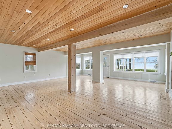 4th image of 696 Lakeshore Rd