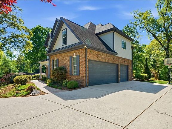 3rd image of 6740 Castleton Dr