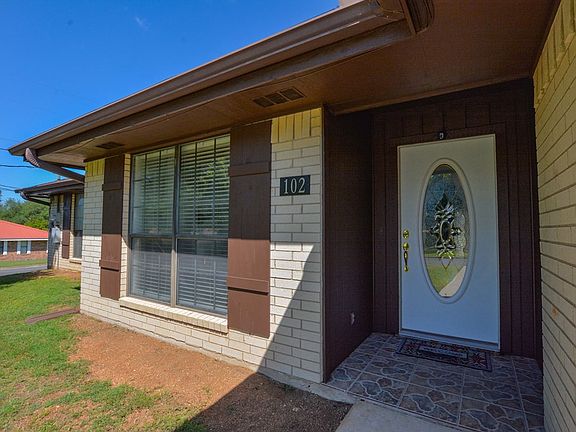 3rd image of 102 Skyview Dr