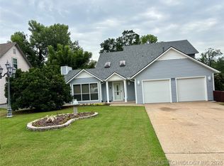 1226 Forest Ln, Catoosa, OK 74015