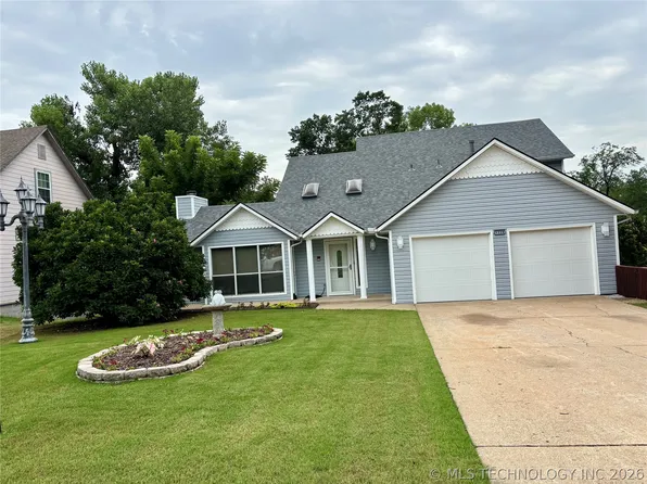 1226 Forest Ln, Catoosa, OK 74015