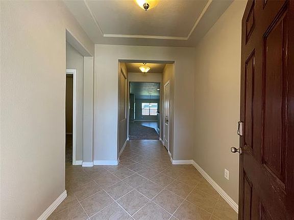 3rd image of 812 Silvermoon Dr