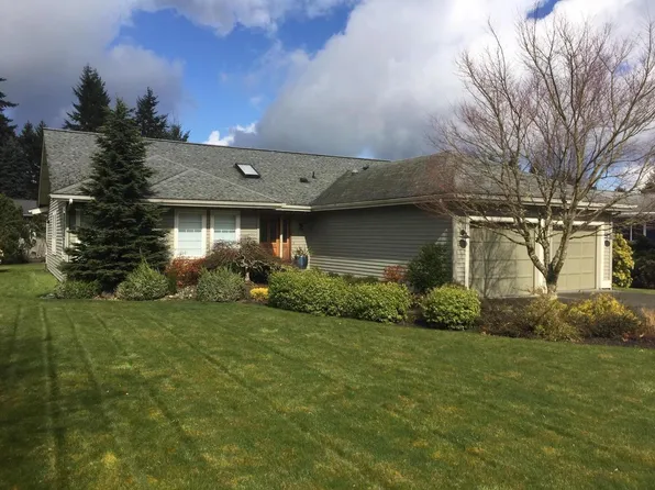 7600 NE Meadowmeer Ln, Bainbridge Island, WA 98110