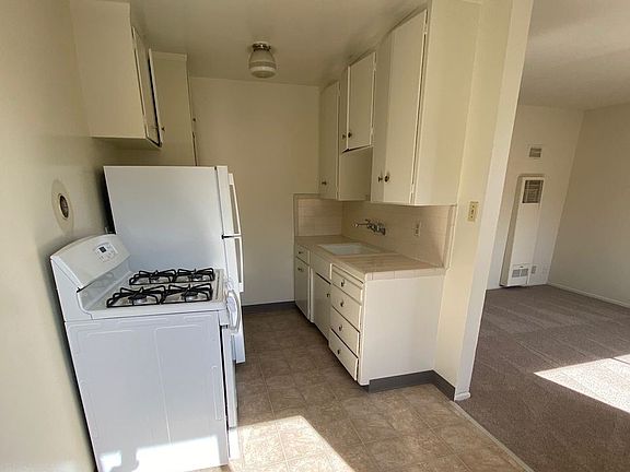4th image of 128 Brooklyn Ave APT 2