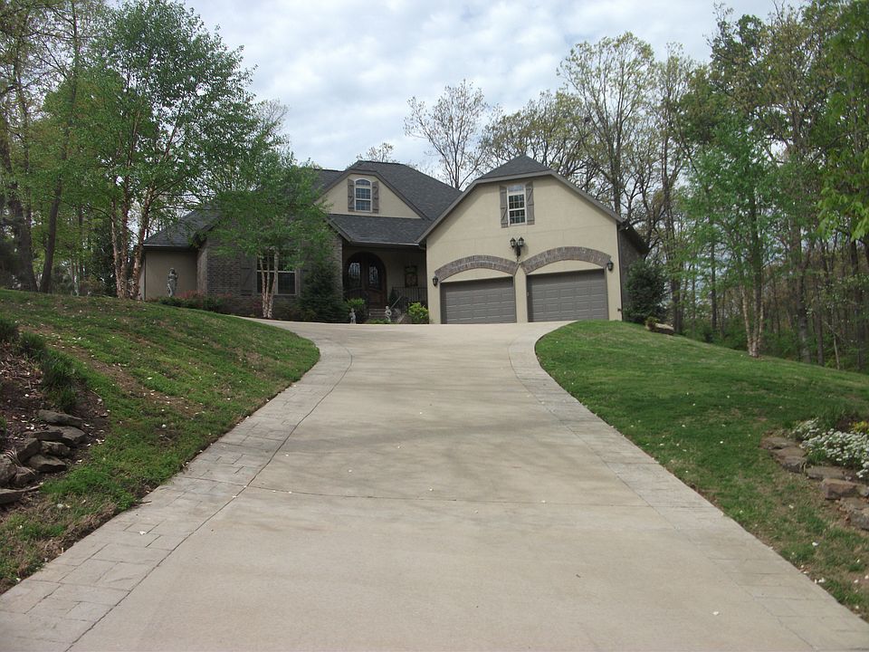 1st image of 17 Pamona Dr