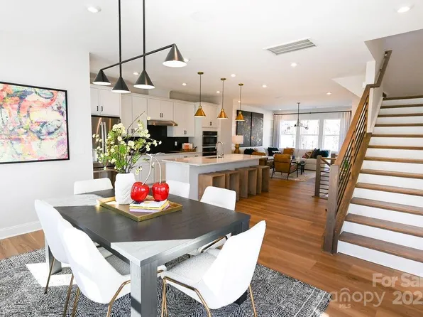 913 Archway Ln, Charlotte, NC 28217